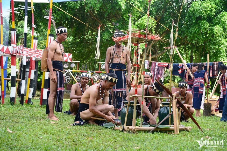 Sơmă Kơcham - Nghi lễ thiêng giữ hồn làng của người Ba Na Sơmă Kơcham - Nghi lễ thiêng giữ hồn làng của người Ba Na