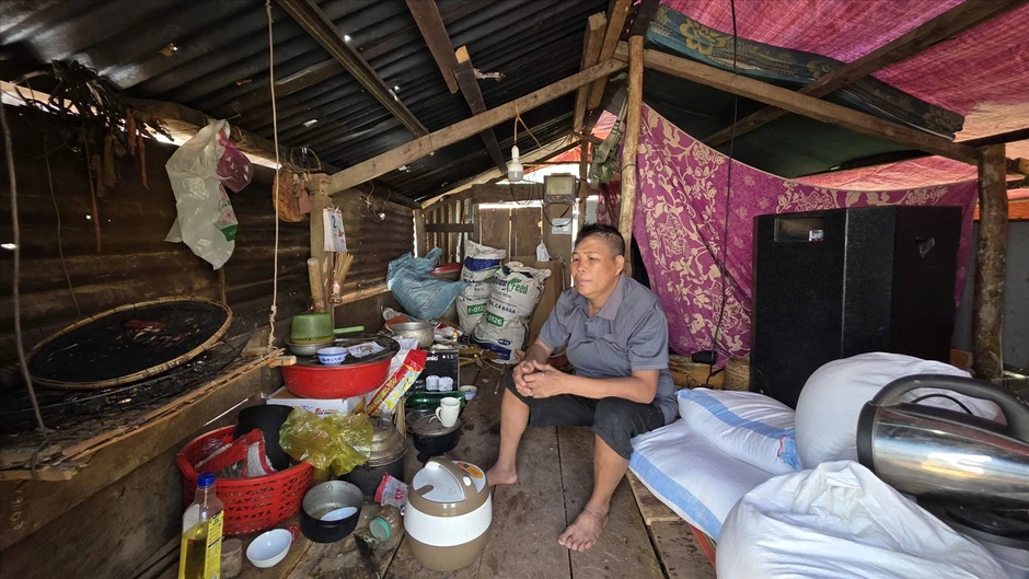 Sống qua ngày trong chòi tạm, người vùng lũ Nghệ An khắc khoải chờ an cư Sống qua ngày trong chòi tạm, người vùng lũ Nghệ An khắc khoải chờ an cư