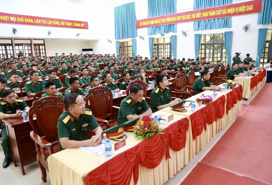 Sư đoàn 9 tiêm vắc xin phòng bệnh cho chiến sĩ mới Sư đoàn 9 tiêm vắc xin phòng bệnh cho chiến sĩ mới