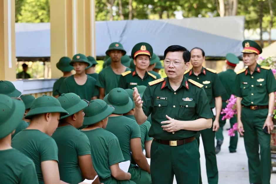 Sư đoàn 9 tiêm vắc xin phòng bệnh cho chiến sĩ mới Sư đoàn 9 tiêm vắc xin phòng bệnh cho chiến sĩ mới