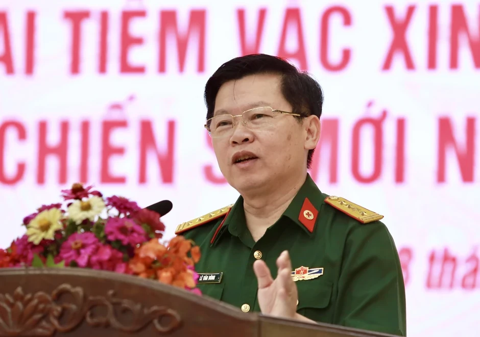 Sư đoàn 9 tiêm vắc xin phòng bệnh cho chiến sĩ mới Sư đoàn 9 tiêm vắc xin phòng bệnh cho chiến sĩ mới