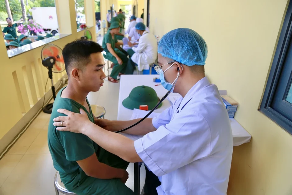 Sư đoàn 9 tiêm vắc xin phòng bệnh cho chiến sĩ mới Sư đoàn 9 tiêm vắc xin phòng bệnh cho chiến sĩ mới