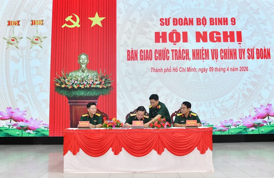 Sư đoàn 9 tổ chức hội nghị bàn giao chức trách, nhiệm vụ Chính ủy Sư đoàn Sư đoàn 9 tổ chức hội nghị bàn giao chức trách, nhiệm vụ Chính ủy Sư đoàn