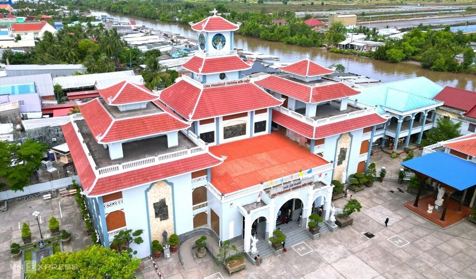 Tắc Sậy - từ vùng lau lách thành điểm hành hương nổi tiếng miền Tây Tắc Sậy - từ vùng lau lách thành điểm hành hương nổi tiếng miền Tây