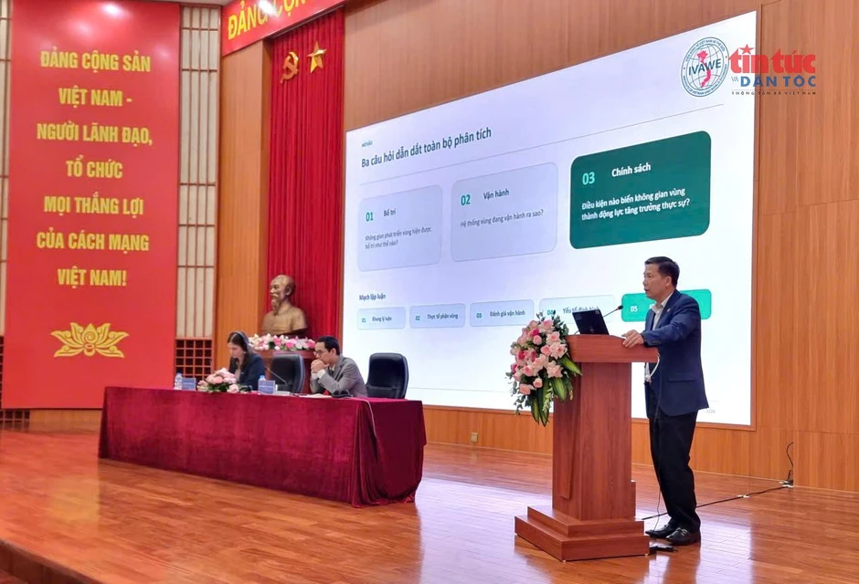 Tái cấu trúc không gian phát triển vùng theo hướng liên kết thị trường Tái cấu trúc không gian phát triển vùng theo hướng liên kết thị trường