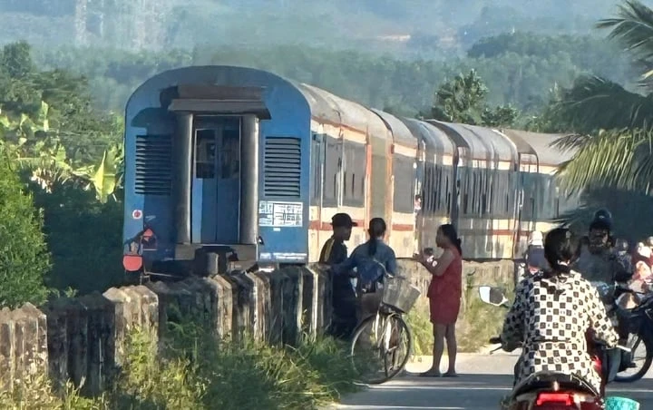 Tai nạn đường sắt Đà Nẵng: Người đàn ông tử vong do tàu hỏa tông Tai nạn đường sắt Đà Nẵng: Người đàn ông tử vong do tàu hỏa tông