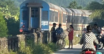 Tai nạn đường sắt Đà Nẵng: Người đàn ông tử vong do tàu hỏa tông