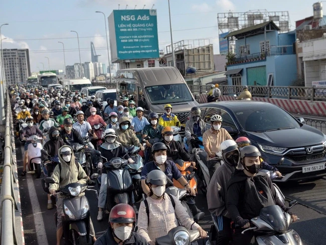 Tai nạn giao thông nghiêm trọng sáng nay ở đường Nguyễn Hữu Thọ Tai nạn giao thông nghiêm trọng sáng nay ở đường Nguyễn Hữu Thọ