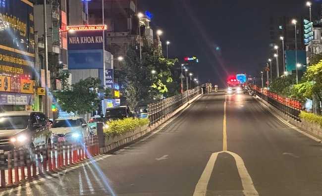 Tai nạn nghiêm trọng trên cầu vượt Hoàng Hoa Thám