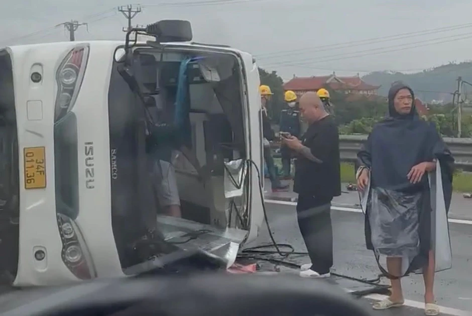 Tai nạn trên cao tốc Hà Nội - Hải Phòng khiến 7 người thương vong Tai nạn trên cao tốc Hà Nội - Hải Phòng khiến 7 người thương vong