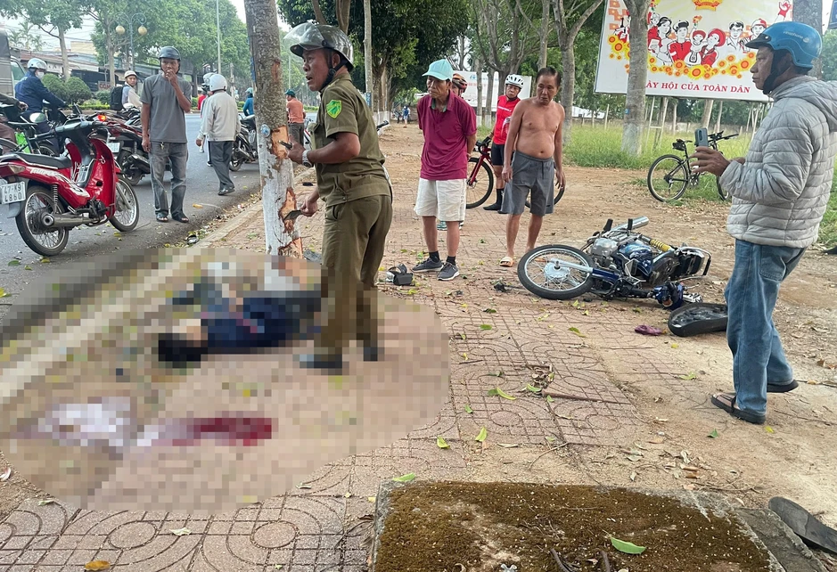 Tai nạn xe máy chở 3 thiếu niên ở Đắk Lắk: 2 Người tử vong Tai nạn xe máy chở 3 thiếu niên ở Đắk Lắk: 2 Người tử vong