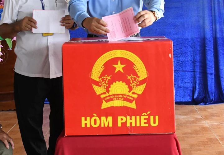 Tại sao nói bầu cử là quyền và nghĩa vụ của công dân? Tại sao nói bầu cử là quyền và nghĩa vụ của công dân?