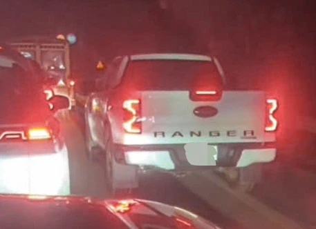 Tài xế bị phạt 5 triệu đồng vì lái ô tô đi trong làn khẩn cấp cao tốc Tài xế bị phạt 5 triệu đồng vì lái ô tô đi trong làn khẩn cấp cao tốc