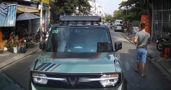 Tài xế bỏ ô tô giữa đường sau mâu thuẫn giao thông ở TPHCM