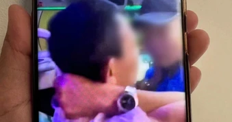 Tài xế đánh nhau với hành khách trên ô tô