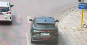 Tài xế dùng băng keo che biển số xe để né phạt nguội tại thanh hóa