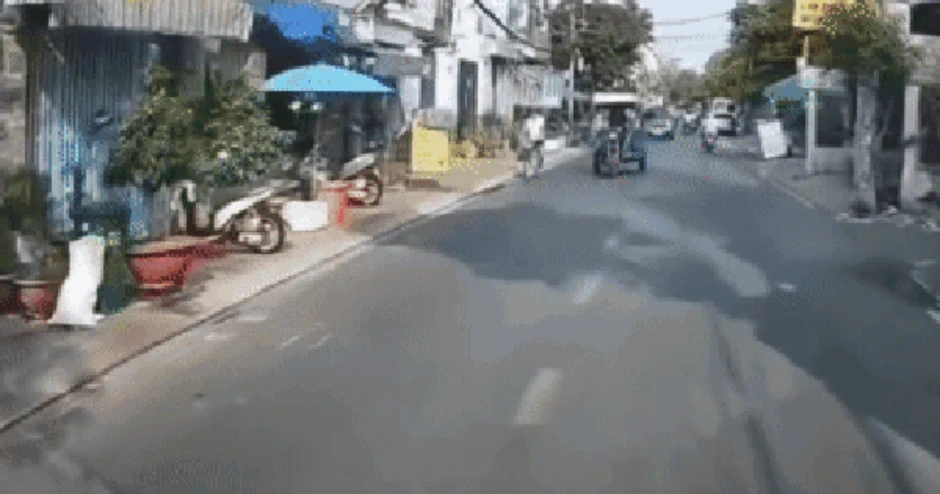 Tài xế ô tô ở TPHCM bỏ xe giữa đường sau mâu thuẫn giao thông nghiêm trọng Tài xế ô tô ở TPHCM bỏ xe giữa đường sau mâu thuẫn giao thông nghiêm trọng