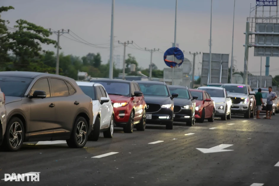 Tài xế TPHCM phấn khởi khi thông nút giao vào cao tốc Biên Hòa - Vũng Tàu Tài xế TPHCM phấn khởi khi thông nút giao vào cao tốc Biên Hòa - Vũng Tàu