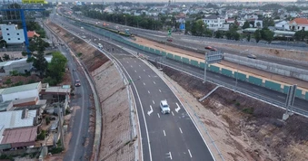 Tài xế TPHCM phấn khởi khi thông nút giao vào cao tốc Biên Hòa - Vũng Tàu