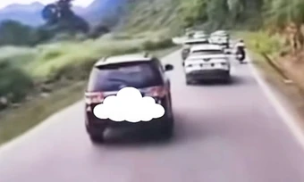 Tài xế xe biển xanh ở Sơn La bị phạt sau clip vượt ẩu trên quốc lộ
