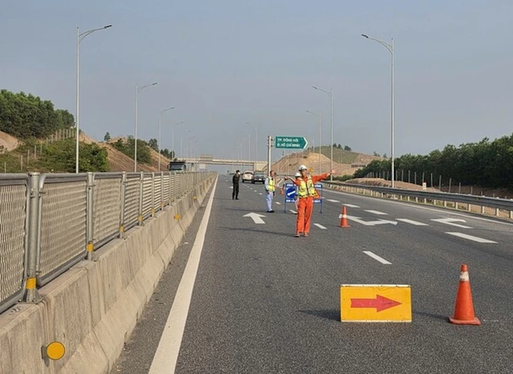Tạm đóng nhiều đoạn cao tốc Bắc - Nam để lắp đặt hệ thống giám sát và thu phí