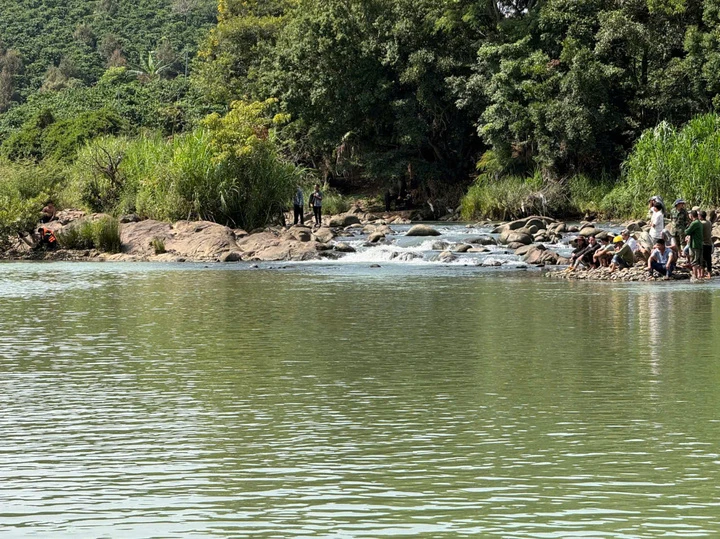 Tắm sông, 3 người trong gia đình ở Lâm Đồng bị nước cuốn mất tích Tắm sông, 3 người trong gia đình ở Lâm Đồng bị nước cuốn mất tích