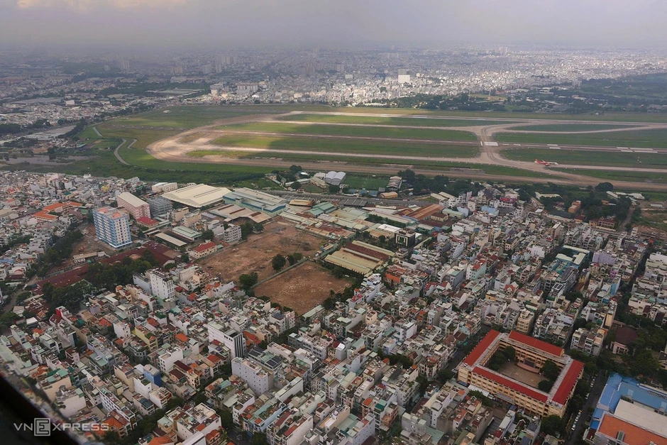 Tân Sơn Nhất giữa 'vòng vây' UAV, diều Tân Sơn Nhất giữa 'vòng vây' UAV, diều
