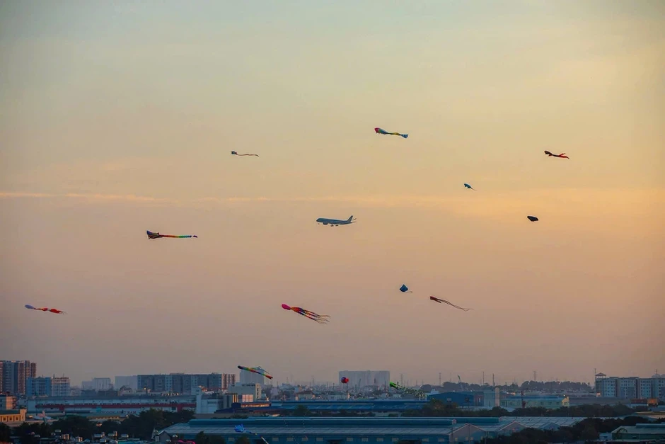 Tân Sơn Nhất giữa 'vòng vây' UAV, diều Tân Sơn Nhất giữa 'vòng vây' UAV, diều