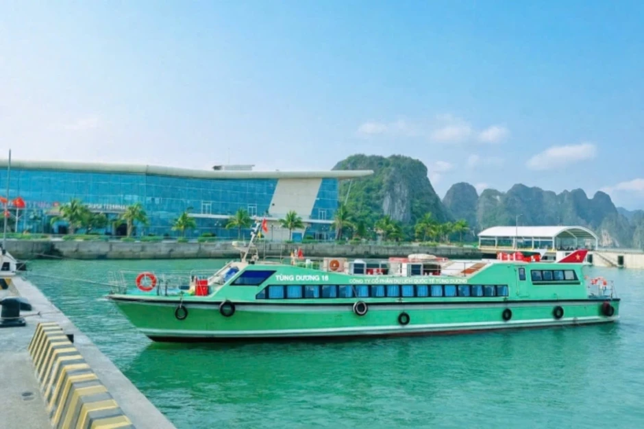 Tăng giá vé, dồn chuyến các tuyến ra đảo ở Quảng Ninh Tăng giá vé, dồn chuyến các tuyến ra đảo ở Quảng Ninh