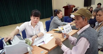 Tăng lương hưu: tăng 4,5% cộng 200.000 đồng hay tăng 8% lợi hơn?