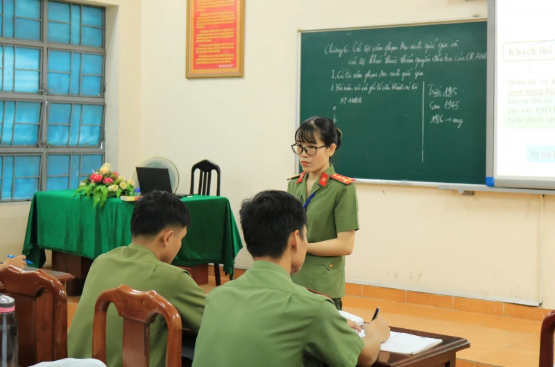 Tạo cơ chế, chính sách đặc thù, vượt trội cho phát triển giáo dục và đào tạo trong CAND Tạo cơ chế, chính sách đặc thù, vượt trội cho phát triển giáo dục và đào tạo trong CAND