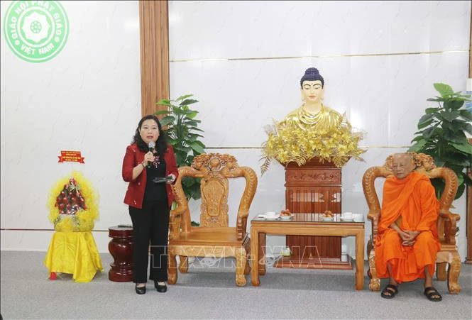 Tạo điều kiện để các tổ chức tôn giáo hoạt động đúng quy định Tạo điều kiện để các tổ chức tôn giáo hoạt động đúng quy định
