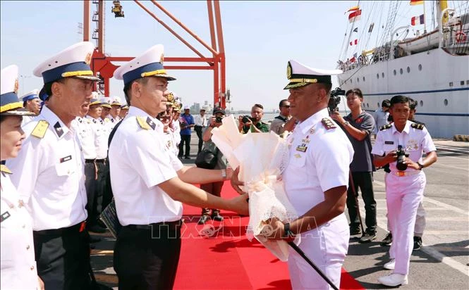 Tàu buồm huấn luyện hải quân lớn nhất Đông Nam Á cập cảng TP Hồ Chí Minh