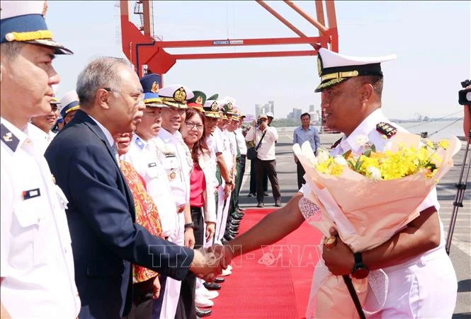 Tàu buồm huấn luyện hải quân lớn nhất Đông Nam Á cập cảng TP Hồ Chí Minh