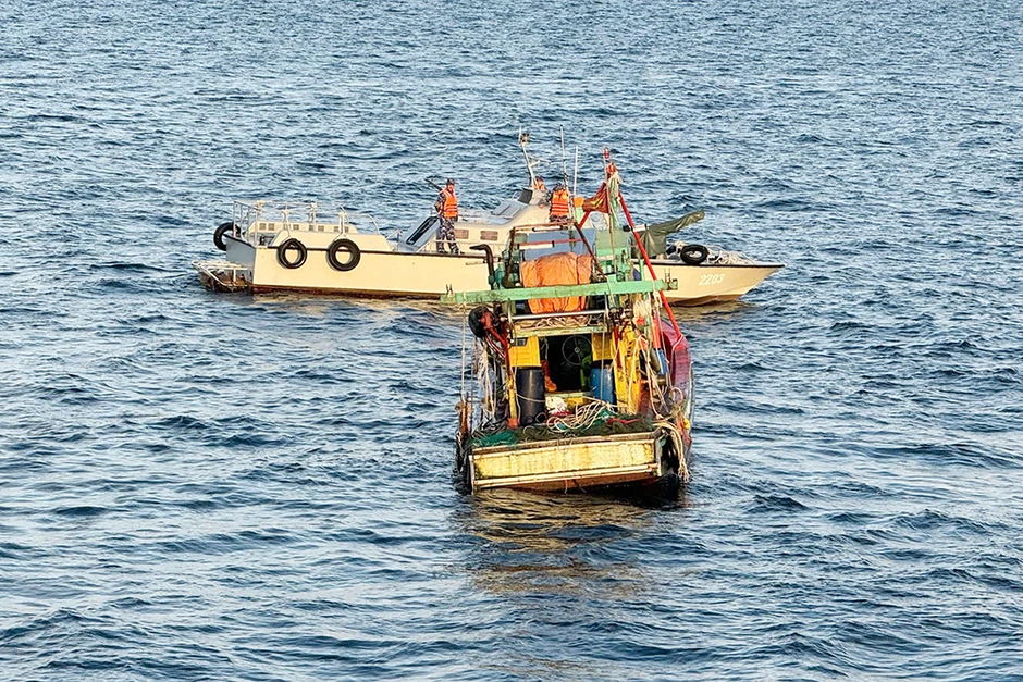 Tàu cá quay vòng tròn bất thường trên biển, phát hiện 2 ngư dân mất tích Tàu cá quay vòng tròn bất thường trên biển, phát hiện 2 ngư dân mất tích