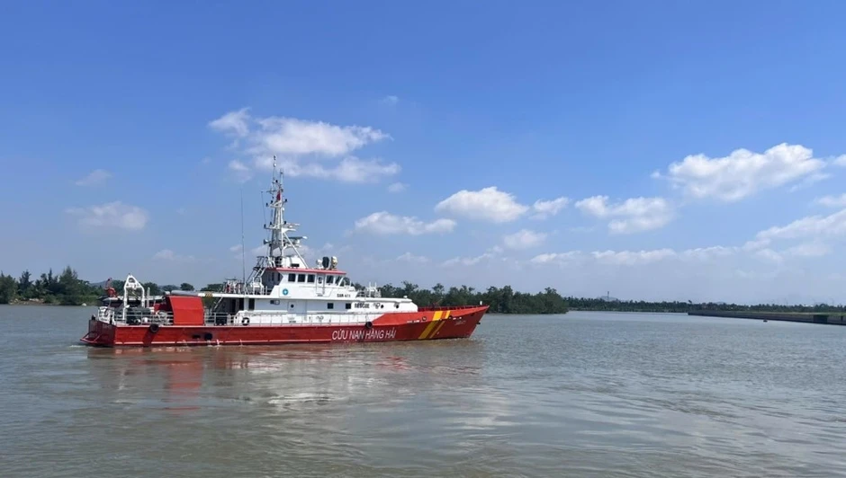 Tàu chở 11 người nghi bị sóng đánh chìm ở Hải Phòng, 2 người mất tích Tàu chở 11 người nghi bị sóng đánh chìm ở Hải Phòng, 2 người mất tích