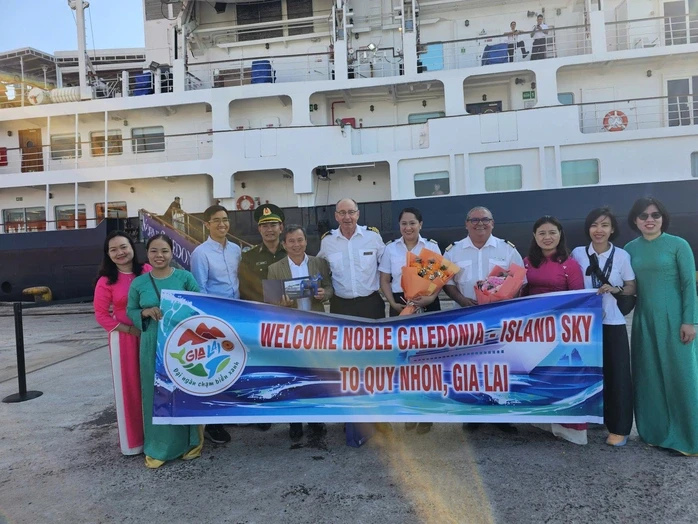 Tàu du lịch quốc tế Noble – Island Sky ghé Gia Lai Tàu du lịch quốc tế Noble – Island Sky ghé Gia Lai