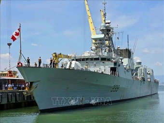 Tàu Hải quân Canada thăm hữu nghị thành phố Đà Nẵng