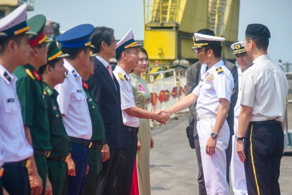 Tàu hộ vệ Nhật Bản cùng 220 thủy thủ thăm Đà Nẵng Tàu hộ vệ Nhật Bản cùng 220 thủy thủ thăm Đà Nẵng