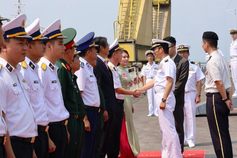 Tàu hộ vệ tên lửa Asahi của Nhật Bản thăm hữu nghị Đà Nẵng Tàu hộ vệ tên lửa Asahi của Nhật Bản thăm hữu nghị Đà Nẵng