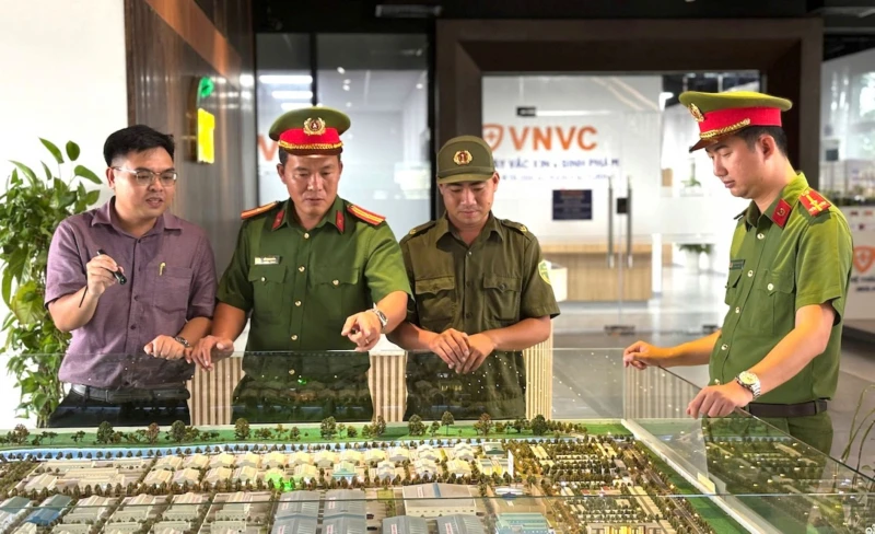 Tây Ninh đẩy mạnh chuyển đổi số phục vụ người dân và đảm bảo ANTT Tây Ninh đẩy mạnh chuyển đổi số phục vụ người dân và đảm bảo ANTT