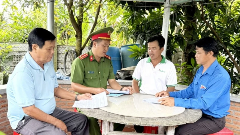 Tây Ninh đẩy mạnh chuyển đổi số phục vụ người dân và đảm bảo ANTT Tây Ninh đẩy mạnh chuyển đổi số phục vụ người dân và đảm bảo ANTT