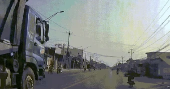 Tây Ninh xử phạt tài xế xe tải lấn làn trên ĐT . 824 Ngày 22 - 4 - 2026