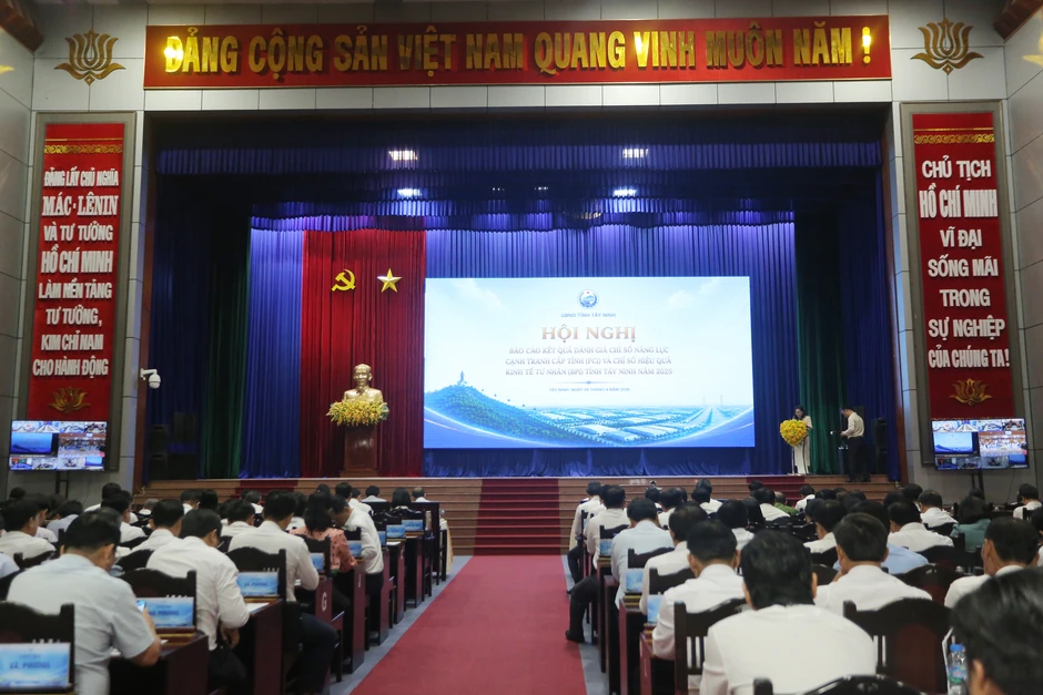 Tây Ninh yêu cầu xử nghiêm tình trạng nhũng nhiễu, gây khó doanh nghiệp Tây Ninh yêu cầu xử nghiêm tình trạng nhũng nhiễu, gây khó doanh nghiệp
