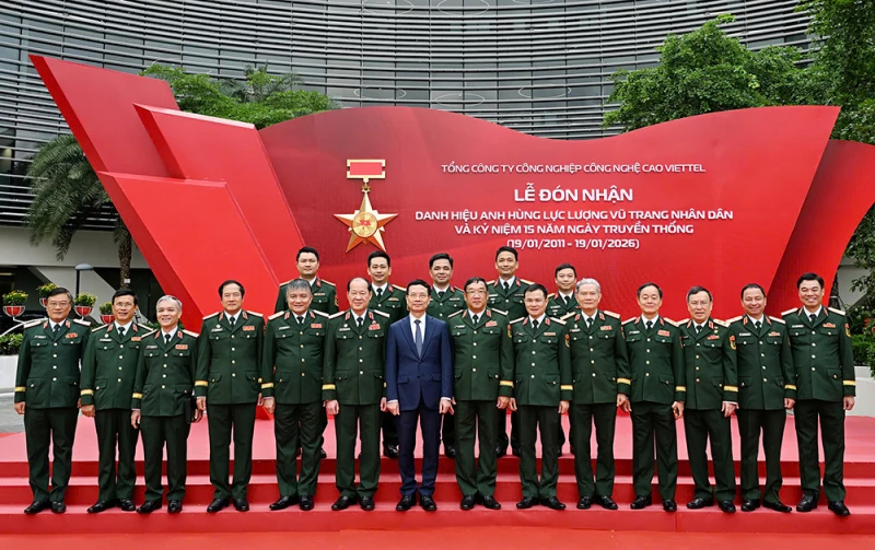 TCT Công nghiệp Công nghệ cao Viettel đón nhận danh hiệu Anh hùng Lực lượng vũ trang nhân dân TCT Công nghiệp Công nghệ cao Viettel đón nhận danh hiệu Anh hùng Lực lượng vũ trang nhân dân