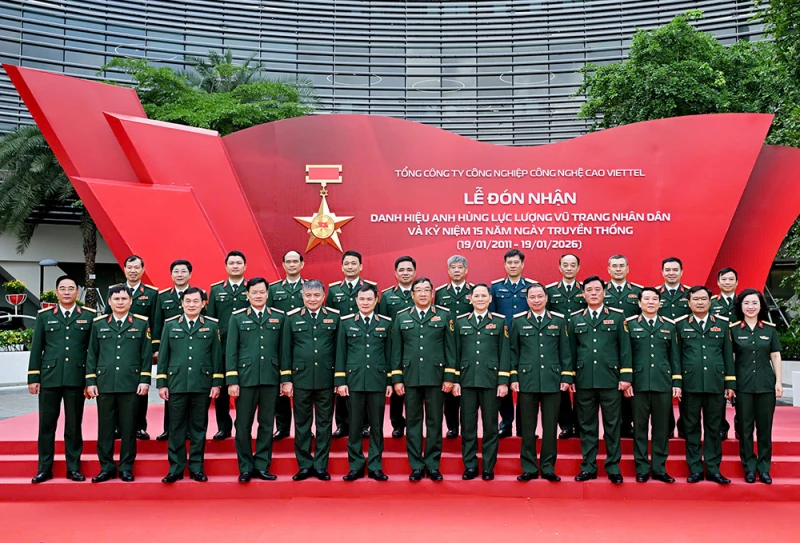 TCT Công nghiệp Công nghệ cao Viettel đón nhận danh hiệu Anh hùng Lực lượng vũ trang nhân dân TCT Công nghiệp Công nghệ cao Viettel đón nhận danh hiệu Anh hùng Lực lượng vũ trang nhân dân