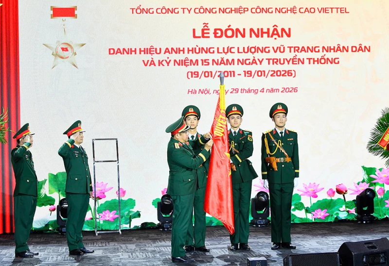TCT Công nghiệp Công nghệ cao Viettel đón nhận danh hiệu Anh hùng Lực lượng vũ trang nhân dân TCT Công nghiệp Công nghệ cao Viettel đón nhận danh hiệu Anh hùng Lực lượng vũ trang nhân dân