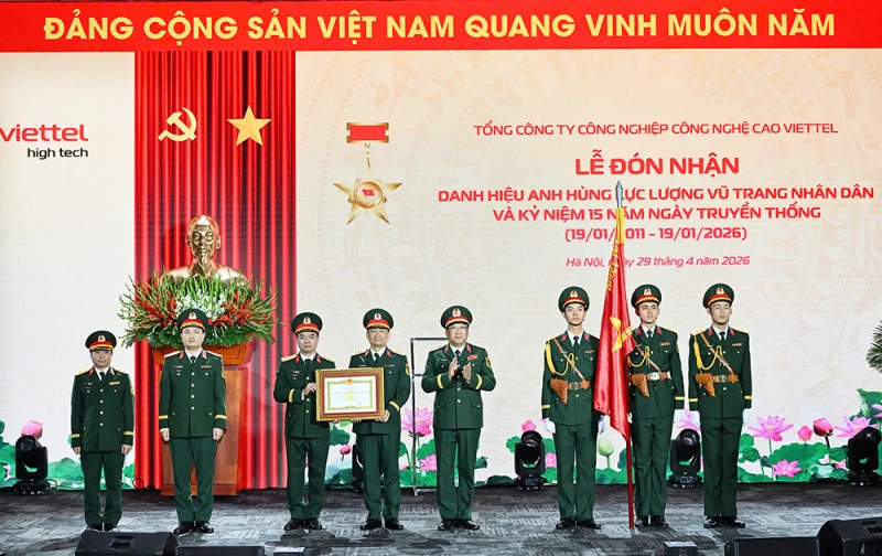 TCT Công nghiệp Công nghệ cao Viettel đón nhận danh hiệu Anh hùng Lực lượng vũ trang nhân dân TCT Công nghiệp Công nghệ cao Viettel đón nhận danh hiệu Anh hùng Lực lượng vũ trang nhân dân