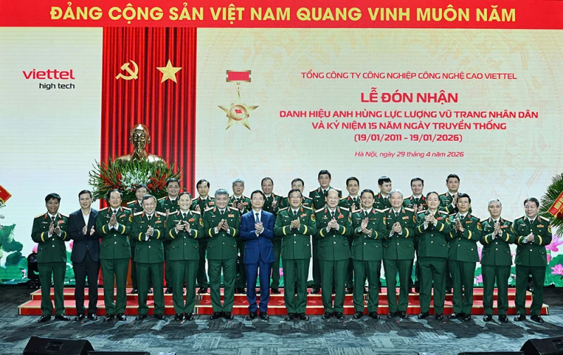 TCT Công nghiệp Công nghệ cao Viettel đón nhận danh hiệu Anh hùng Lực lượng vũ trang nhân dân TCT Công nghiệp Công nghệ cao Viettel đón nhận danh hiệu Anh hùng Lực lượng vũ trang nhân dân
