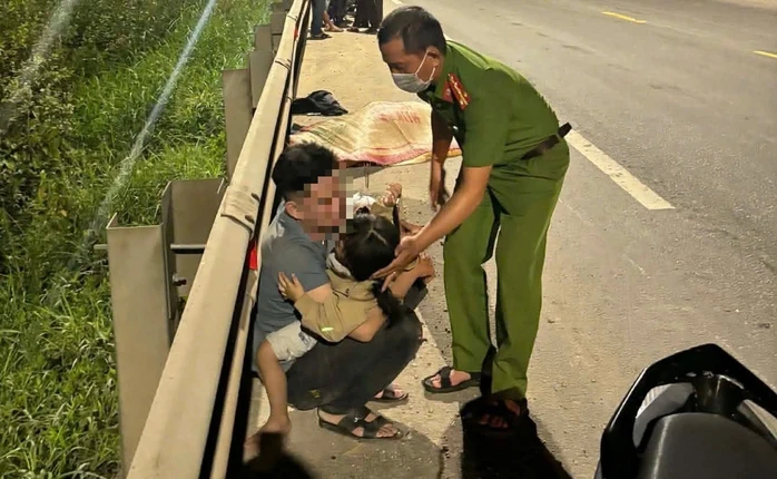 Thai phụ tử vong sau cú đánh lái tránh va chạm với ô tô Thai phụ tử vong sau cú đánh lái tránh va chạm với ô tô